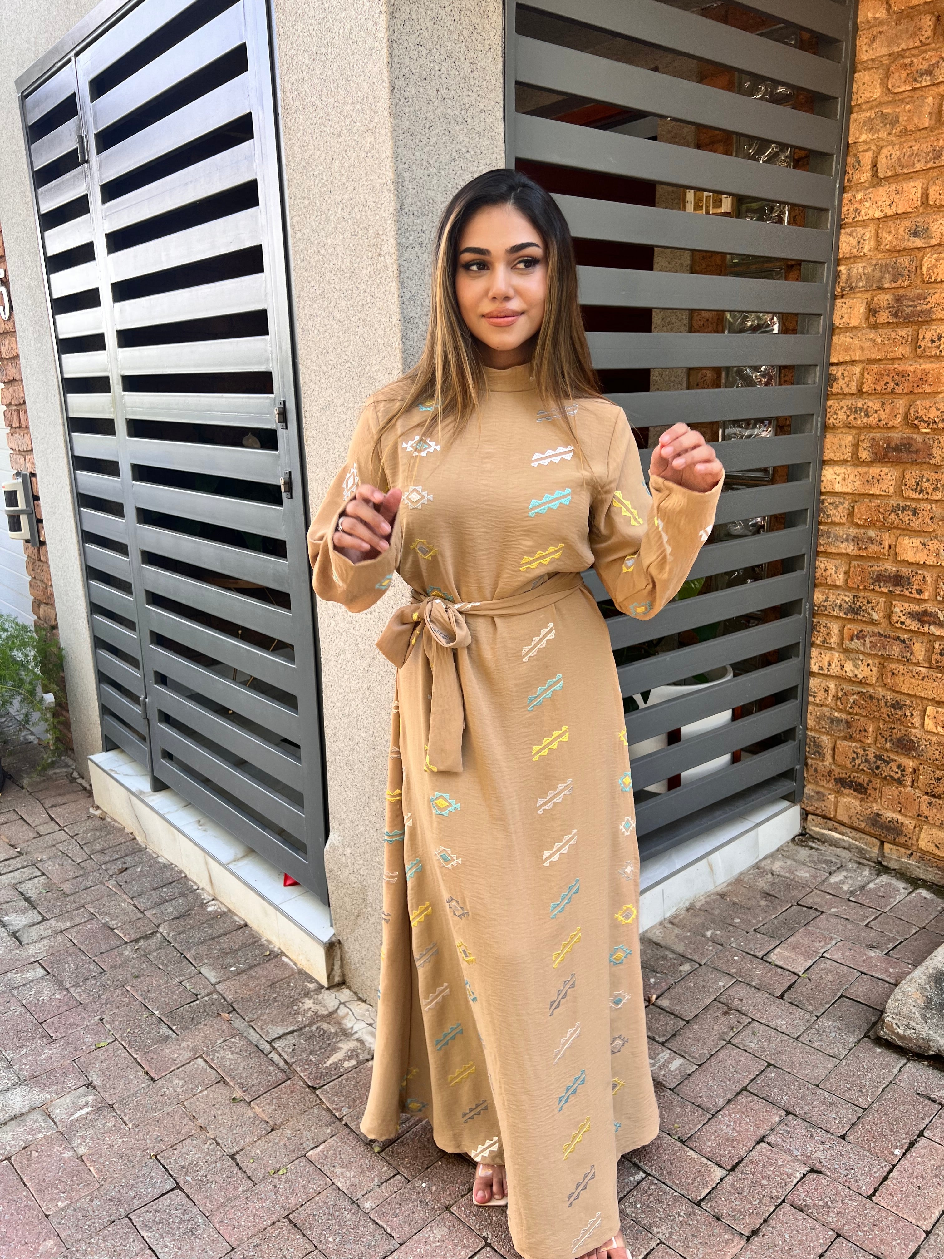 Embroidered dress (brown)