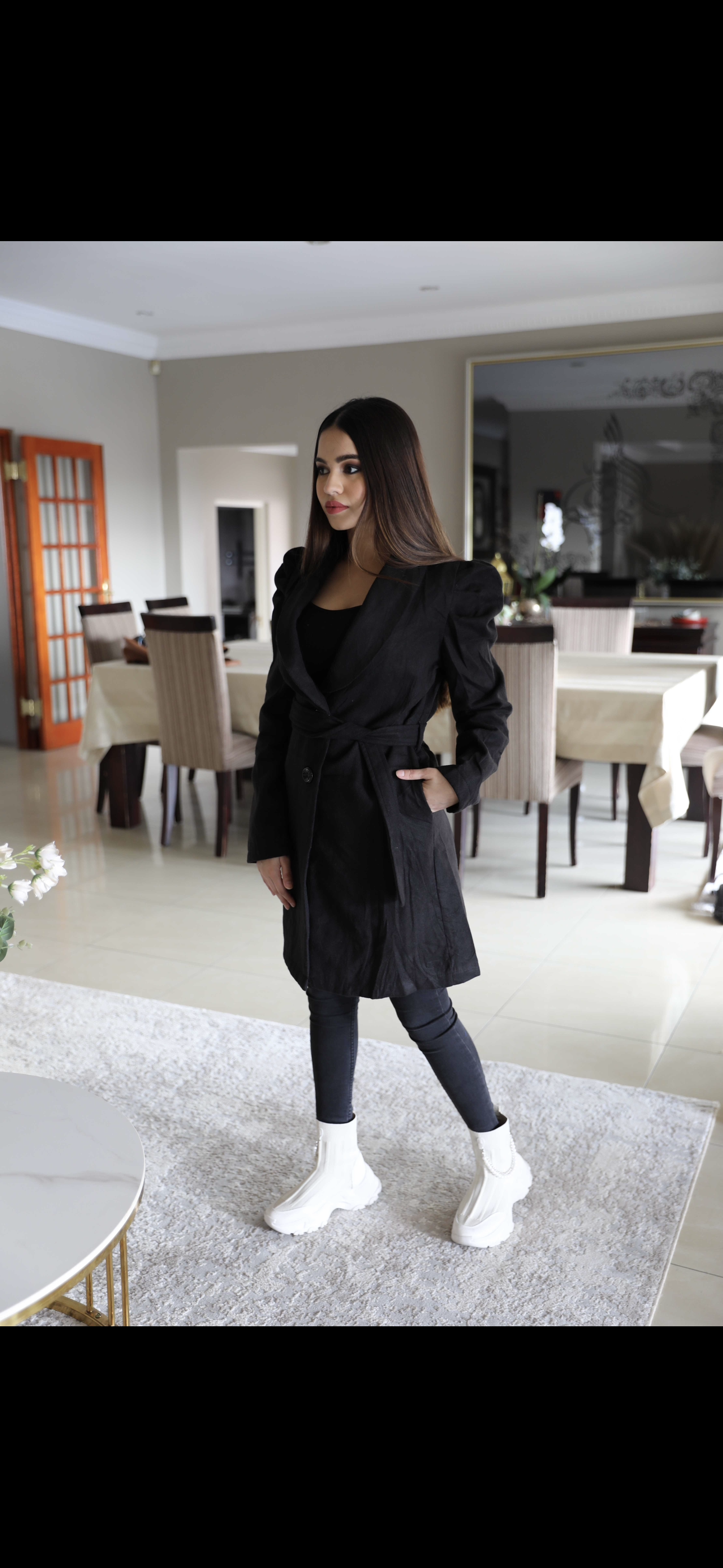 Black puff shoulder jacket